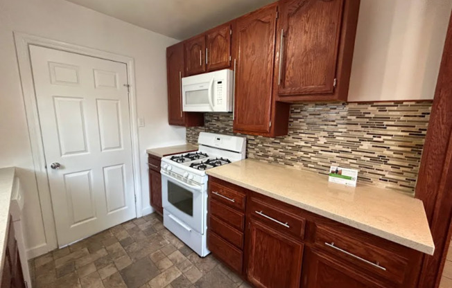 8569 WHITMAN #AVE 5007