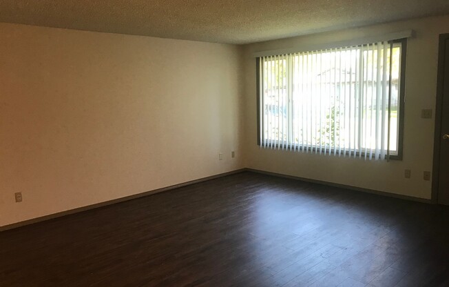 129-31 NE Kingwood Dr.