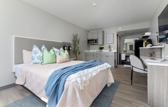 Studio, 1 bath, 300 sqft, $975, Unit 160