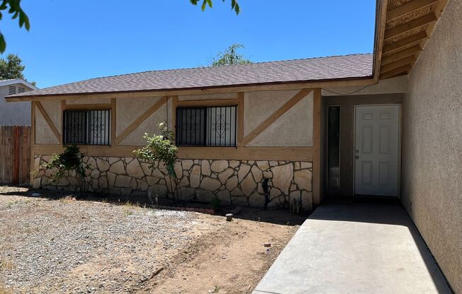 3 bedroom 2 bathroom available in Adelanto!