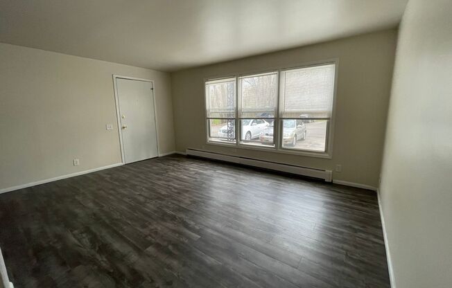 2 beds, 1 bath, 816 sqft, $895, Unit 2