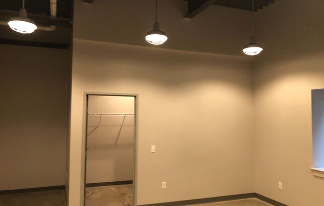 1 bed, 1 bath, 807 sqft, $1,425, Unit B02