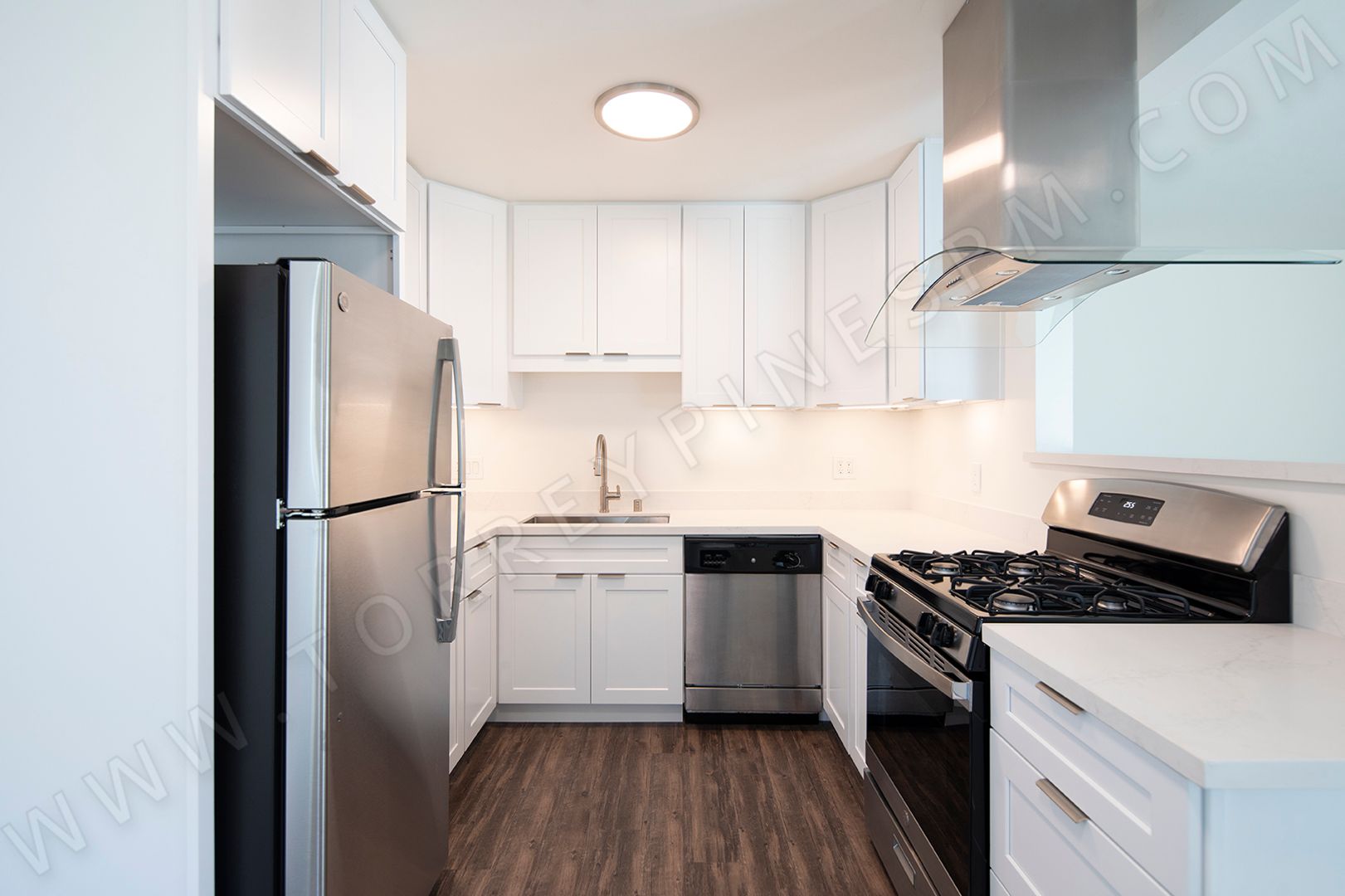 Perfectly Located 2BR in Crown Point Area with Parking!