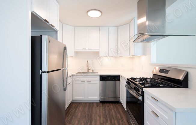Perfectly Located 2BR in Crown Point Area with Parking!