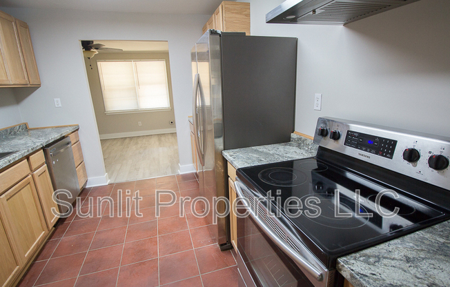 3 beds, 1 bath, 1,135 sqft, $1,400