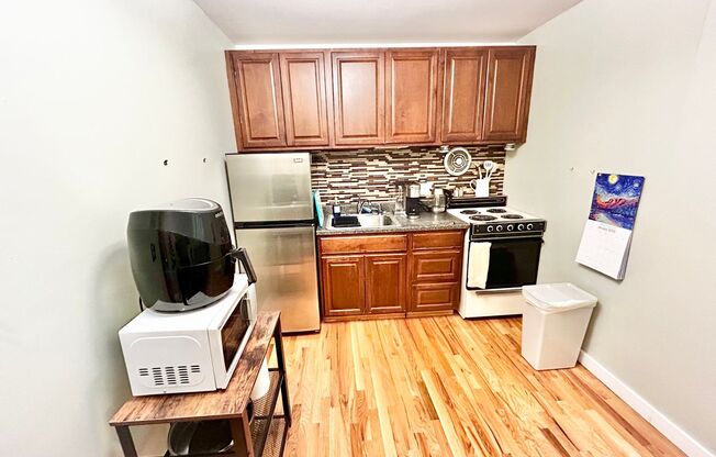 Studio, 1 bath, 450 sqft, $1,700, Unit 25