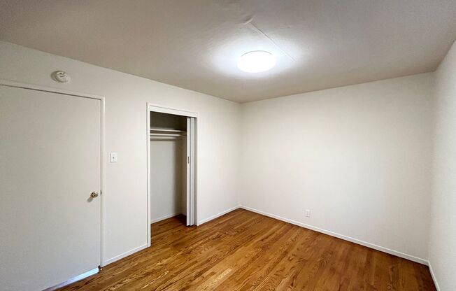 2 beds, 1 bath, $2,300, Unit B