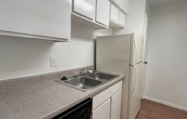 2 beds, 2 baths, 914 sqft, $1,095, Unit 15-206