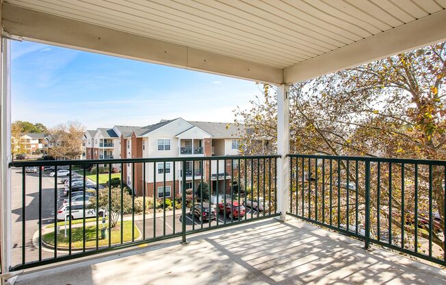 Spacious & Bright Condos Located in Glen Allen! Available Early February!