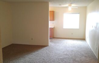 2 beds, 1 bath, 850 sqft, $1,100, Unit E