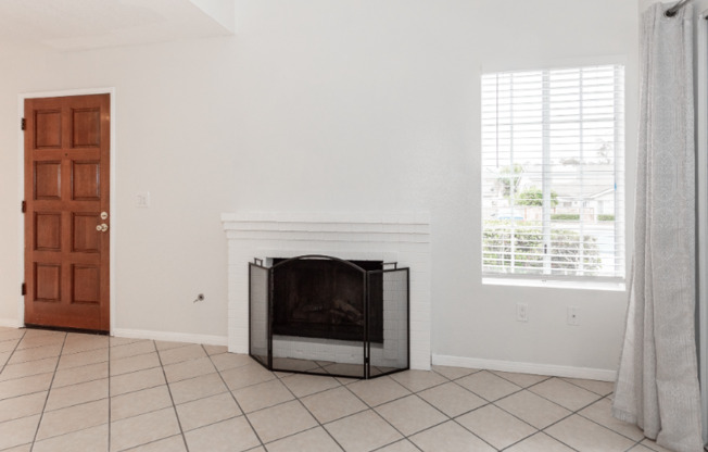 2882 SANFORD LN
