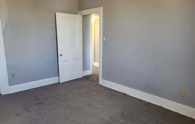 2 beds, 1 bath, $1,595