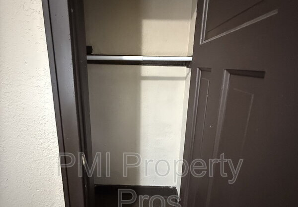 2320 N 44 ST