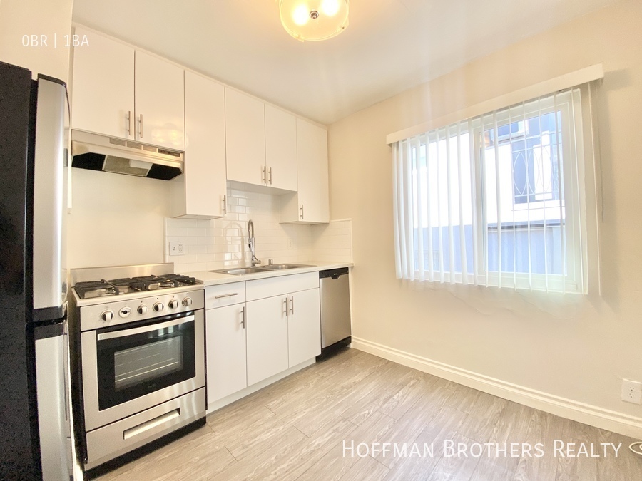 1136 N Ogden Dr