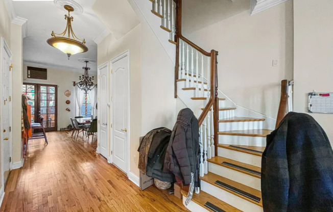 164 W 130 ST