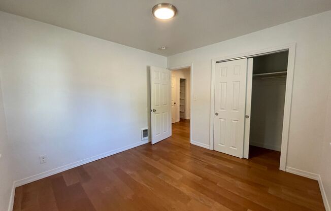 2 beds, 1 bath, 700 sqft, $1,050, Unit 2