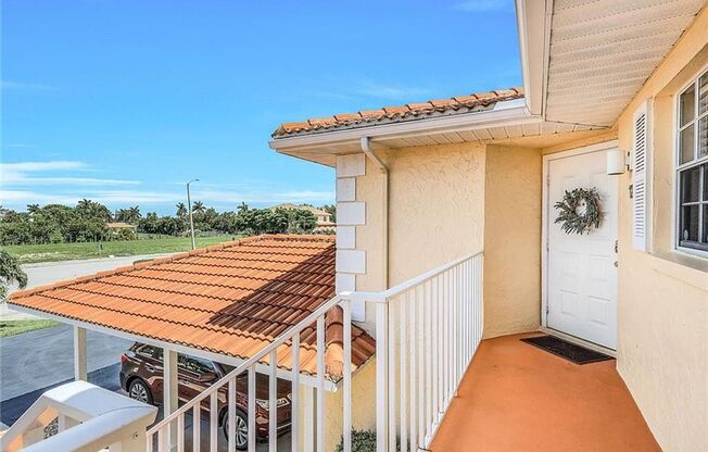 Renovated Waterfront Condo, Walkable to Downtown Cape Coral