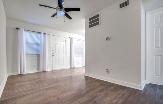 1 bed, 1 bath, $995, Unit 206