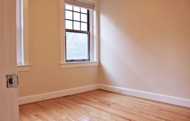 3 beds, 2 baths, $5,250, Unit 205