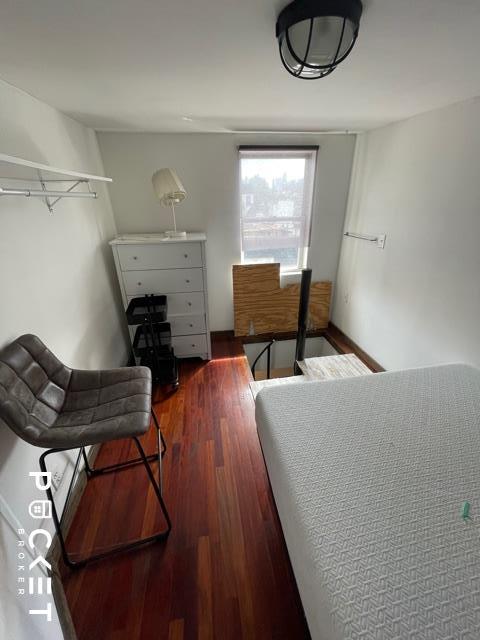 3 beds, 1 bath, $4,500, Unit 19