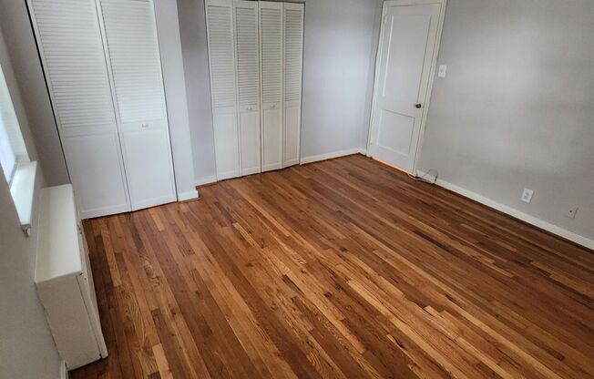 2 beds, 1 bath, 897 sqft, $2,305, Unit G-17