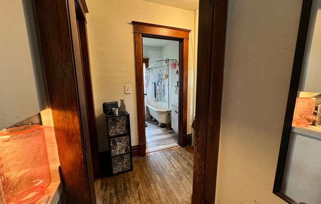 2 beds, 1 bath, $775