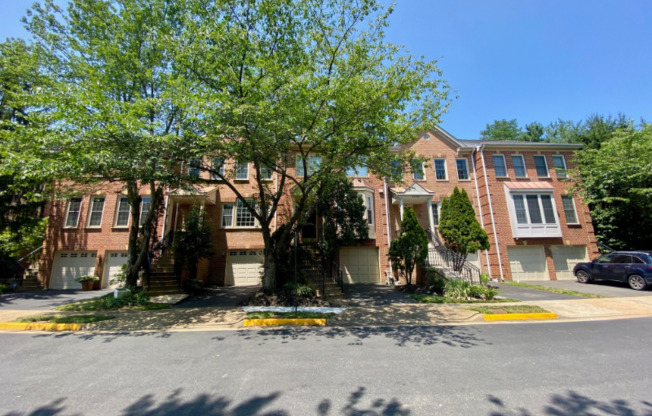 3004 FALLSWOOD GLN CT