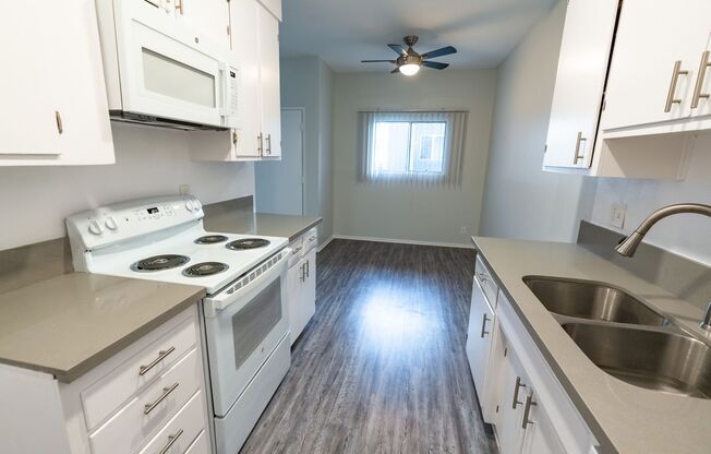 2 beds, 2 baths, 1,100 sqft, $2,198, Unit 43