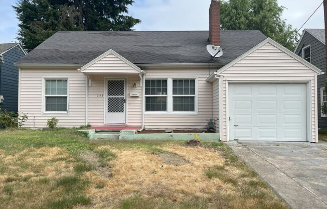Spacious Multi-Level Living with Vaulted Ceilings and Backyard Access