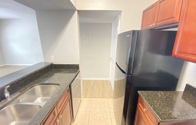 Just reduced!! Ready to move in!! Park Central Gated Community!!2/2 with a Garage Available!!