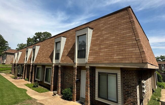 2BD/1.5BA Townhouse located in Germantown!