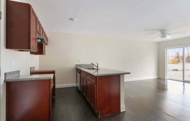 1 bed, 1 bath, $895, Unit F128