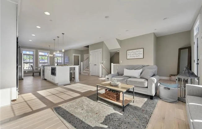 Radiant 3 bed, 2.5 bath home in Peters Township available August 15!