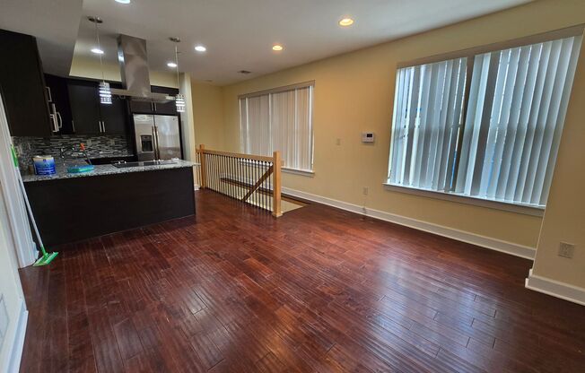 Bright 2 bed 2 bath available now