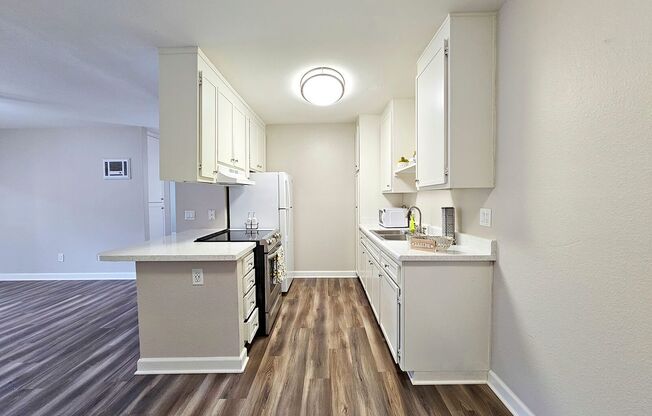 2 beds, 1 bath, 841 sqft, $2,595, Unit 26