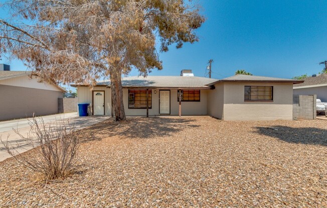 5 BEDROOM 2 BATH HOME MINUTES FROM ASU!