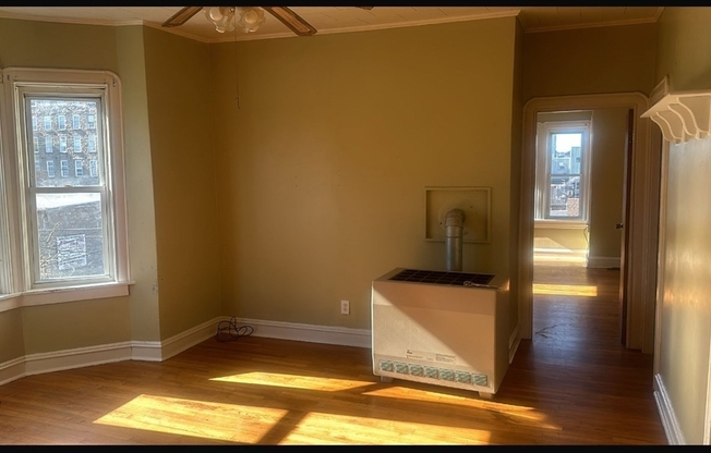 3 beds, 1 bath, 1,000 sqft, $1,700, Unit 3