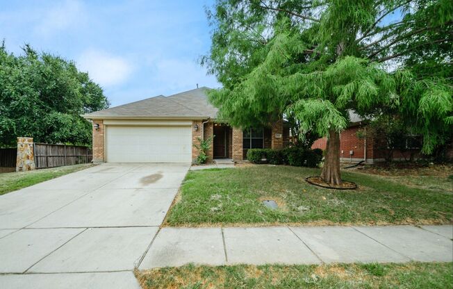 One-story cornerside home in Little Elm