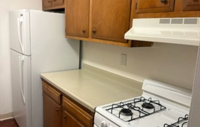 2 beds, 1 bath, 800 sqft, $1,400, Unit 10RW-6