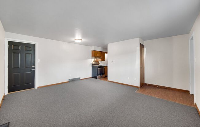 1 Bed unit with AC and Laundry!!!