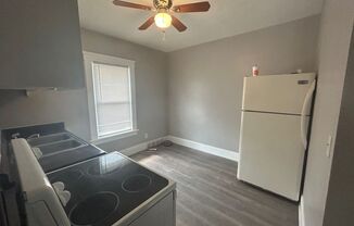 2 beds, 1 bath, 700 sqft, $1,050, Unit Unit 2