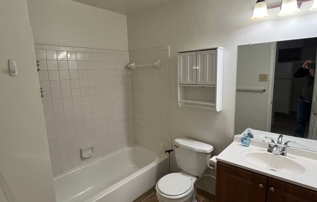 2 beds, 1 bath, $1,595