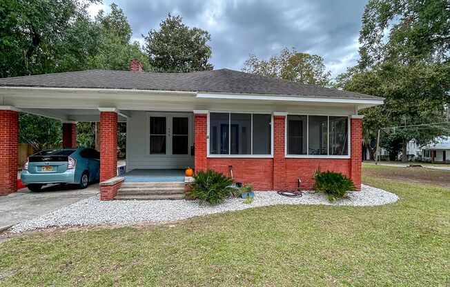 Beautifully Renovated house at 208 NW 20th Terrace - Utilities included