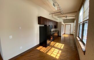 2 beds, 1.5 baths, 1,092 sqft, $1,425, Unit 700 Linden Ave Apt 303