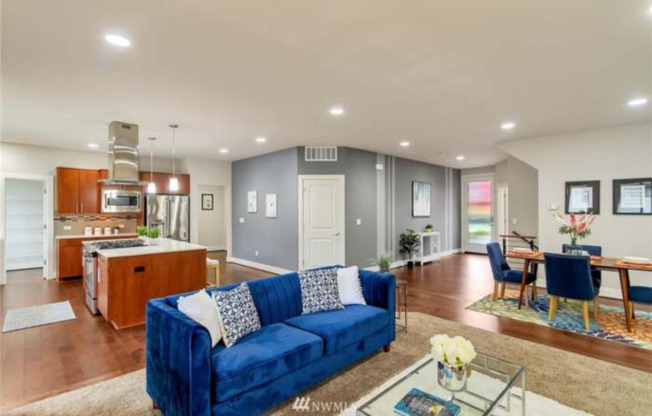5106 NE 11 ST