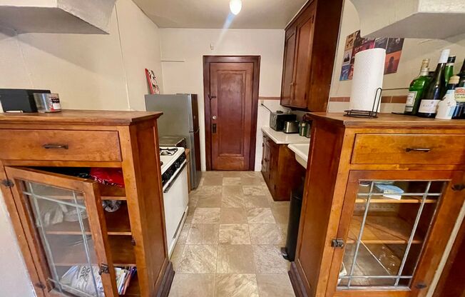 1 bed, 1 bath, $995, Unit 31