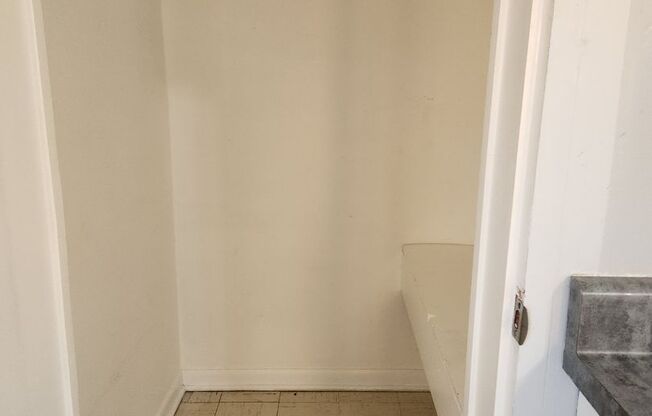 Studio, 1 bath, $750, Unit Unit 2