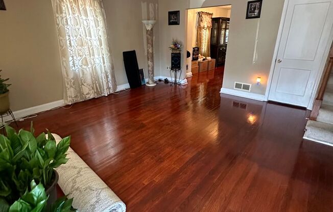 Beautifully renovated rowhome with refinished wood floors in Essex MD