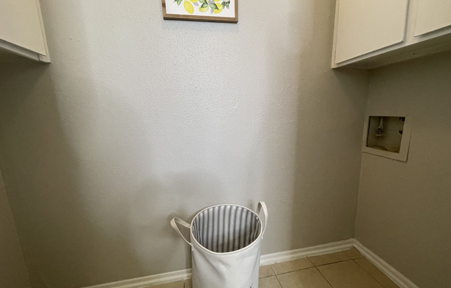 2 beds, 1 bath, 784 sqft, $1,099
