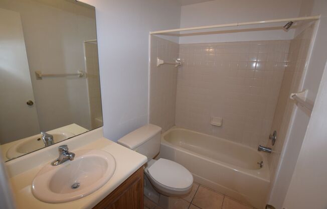 2 beds, 2 baths, $1,600, Unit Orange